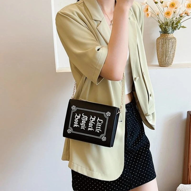 Women'S Fashion Edgy - กระเป๋าสะพายไหล่ทรงกล่องทันสมัยสำหรับผู้หญิง กระเป๋าสะพายข้างลายเรขาคณิตพร้อมตัวอักษรแบบปรับแต่งได้ กระเป๋าถือสไตล์สตรีทเท่ๆ ทำจากวัสดุ PU