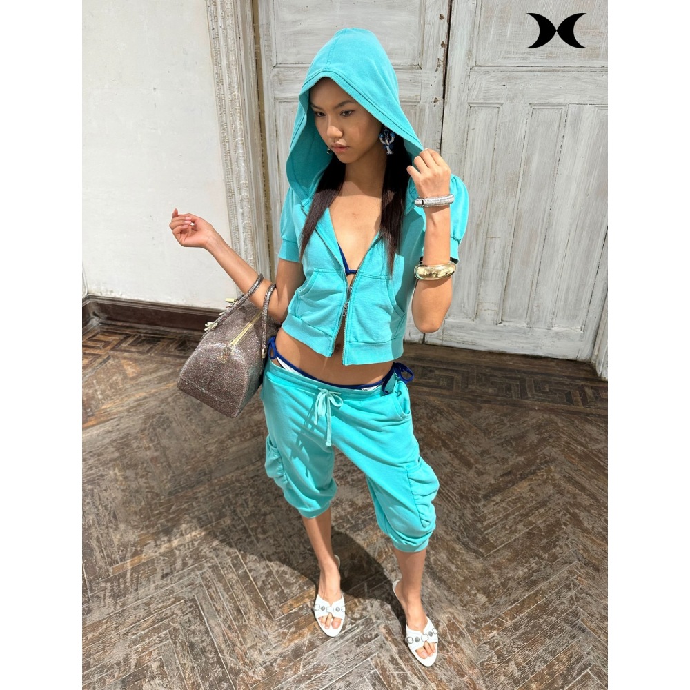 Women Fashion Style - เสื้อฮู้ดซิปแขนสั้นสไตล์สาวสปอร์ตอเมริกัน กางเกงขายาวทรงเจ็ดส่วน ชุดสูทสีพื้น แฟชั่นสไตล์สปอร์ต