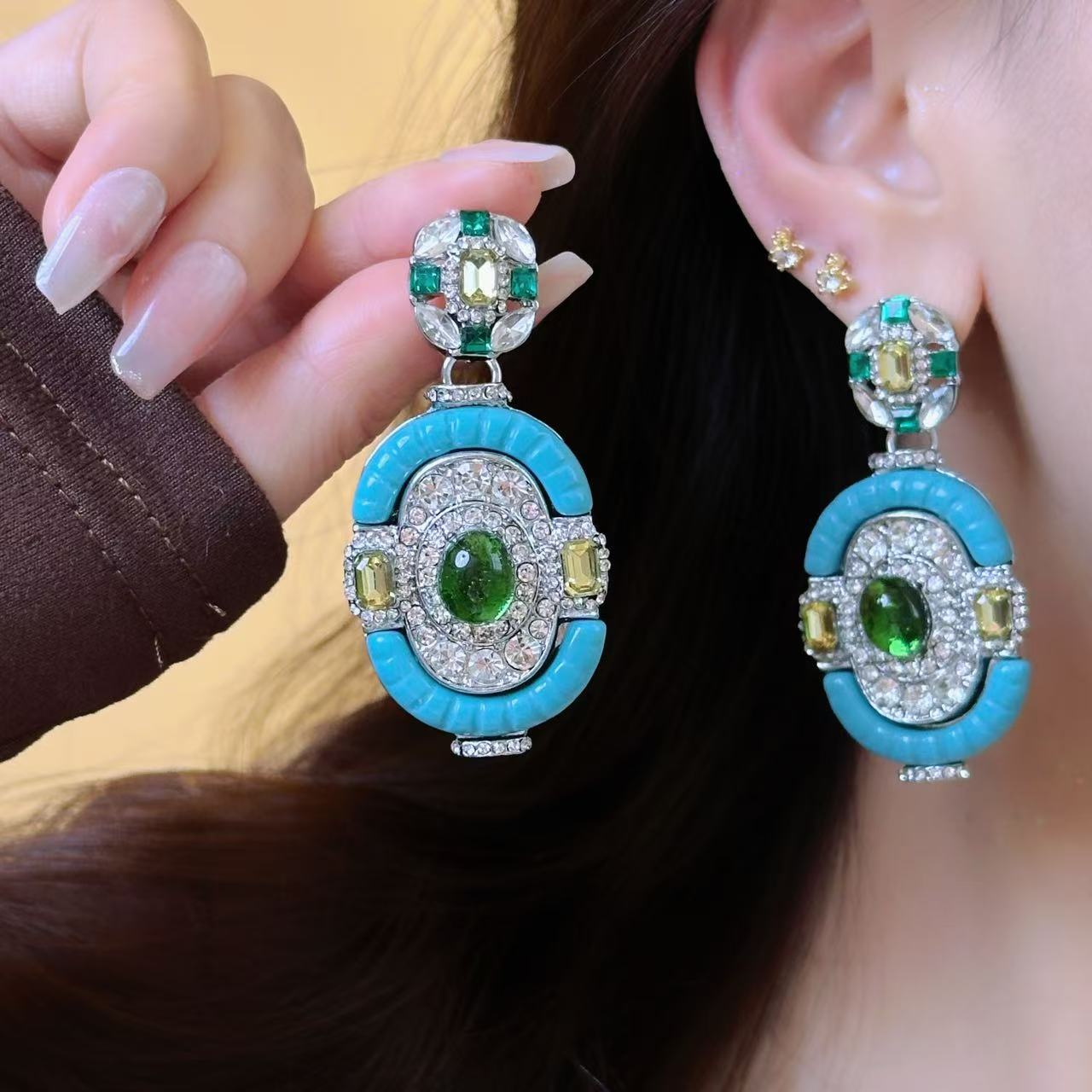 ต่างหูเงินประดับมรกตสีเขียวขุ่ - Women'S Fashion Victorian Era บทวิจารณ์และราคา